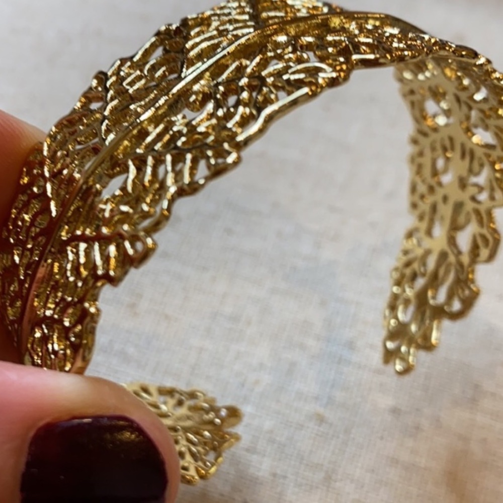 Stella & Dot | Dainty Gold⚜️‘Retired’ Gold Grace Cuff Bracelet - Picture 6 of 16